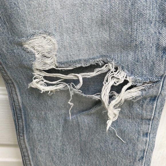 ZARA MOMT FIT JEANS WITH RIPS - Picture 4 of 4